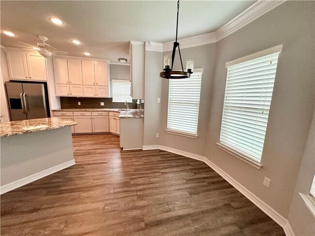 Building Photo - 386 Violet Dr