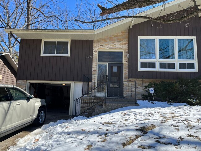 Exterior Front - 3001 Ashford Ln
