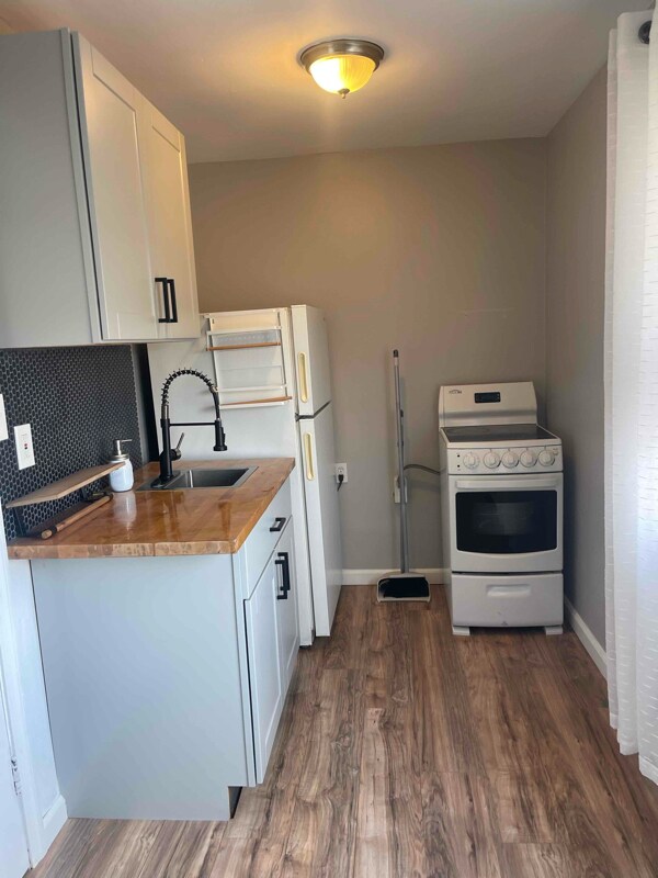 Foto principal - 1145 New Britain Ave