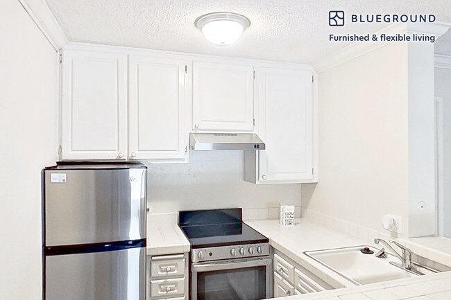 Building Photo - 555 W Middlefield Rd