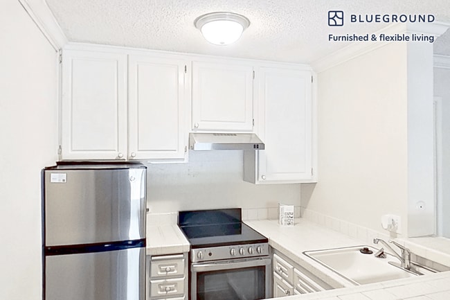 Building Photo - 555 W Middlefield Rd