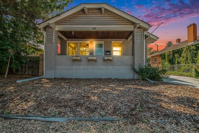 Foto del edificio - Charming 4Bed/2Bath Bungalow in Highlands