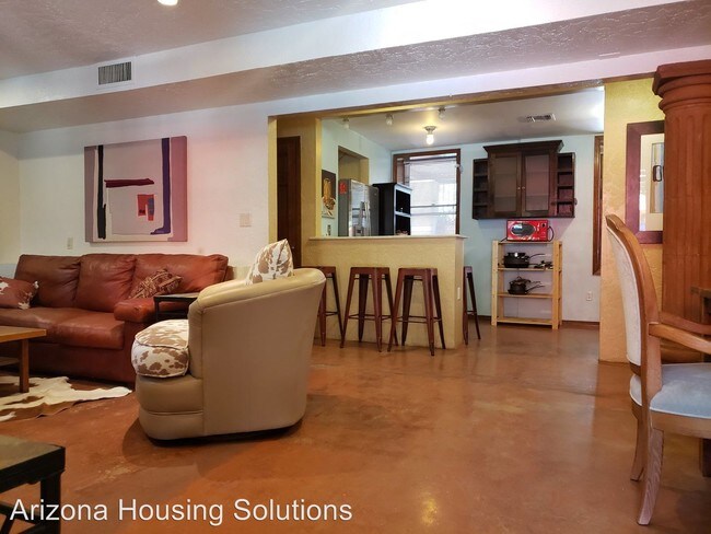 Building Photo - 3 br, 2 bath House - 233 N. Main Ave