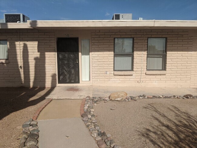 Foto del edificio - 2319 N Sonoita Ave