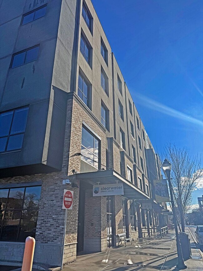 Building Photo - 5 W Mendenhall St