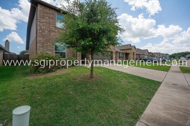 Foto del edificio - 2801 Adams Fall Ln