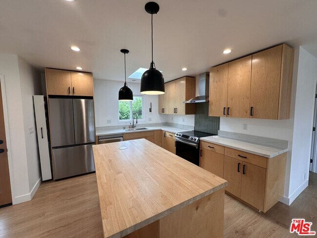 Foto del edificio - 3316 Fay Ave