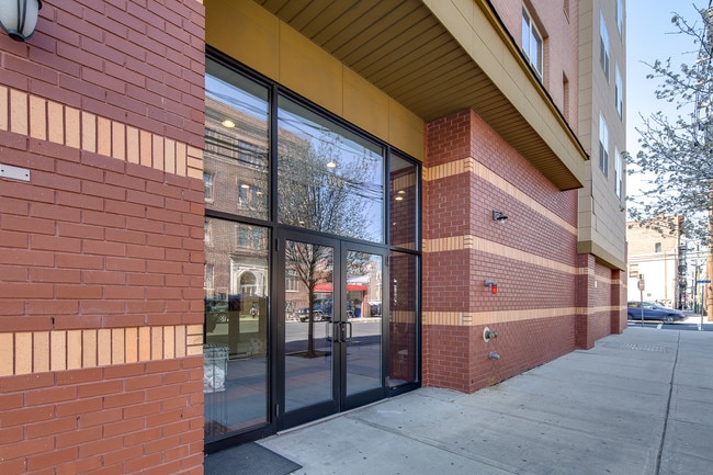 Building Photo - 5005 Palisade Ave