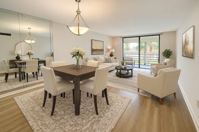 Foto del edificio - 2860 Somerset Dr