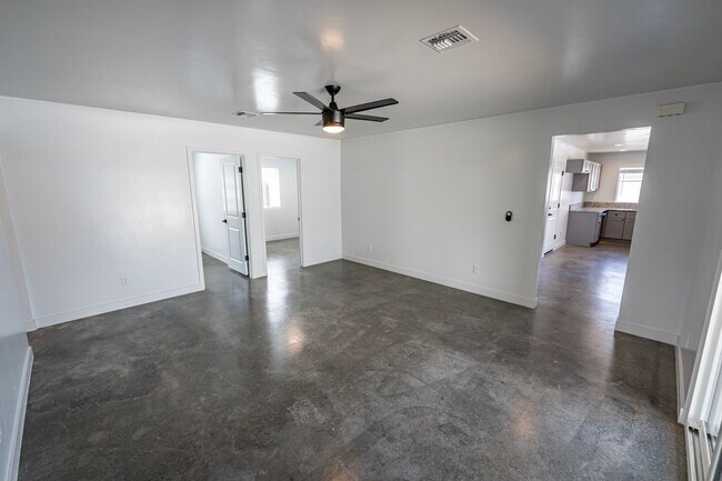 Foto del edificio - 4 Bedroom 2 Bathroom Home