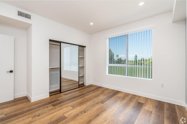 Foto del edificio - 8940 Reseda Blvd