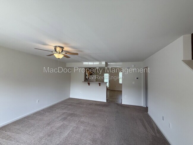 Foto del edificio - 219 Merrill Ct