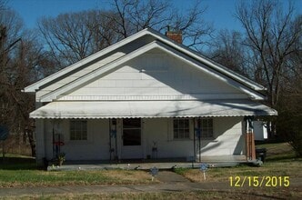 Building Photo - 311 Girard St