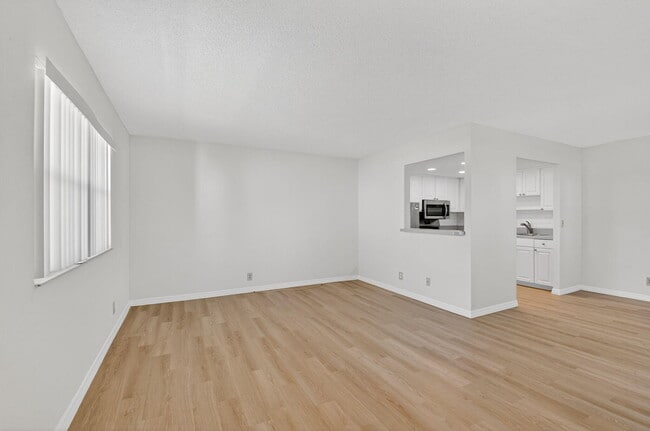 Building Photo - 51 Flanders B