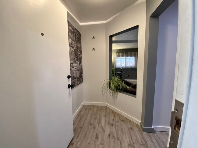 Foto del edificio - 1043 Sanborn Ave