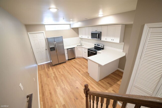 Building Photo - 6 br, 3 bath House - 1808 WILLINGTON ST Un...
