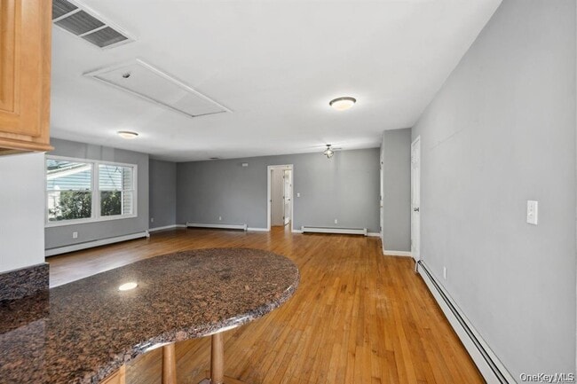 Foto del edificio - 301 Laurel Rd