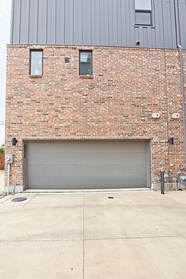 Foto del edificio - Dallas Gated Corner Townhome