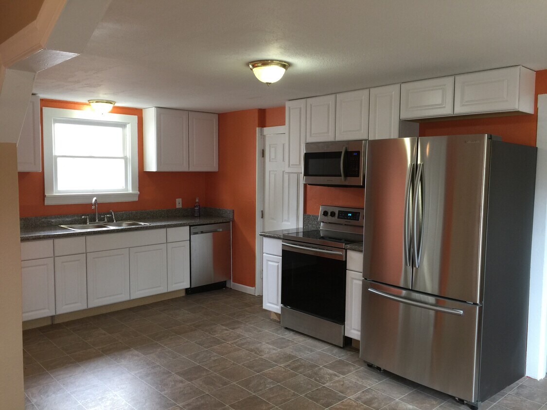 525 Southeast 141st Avenue, Portland, OR 97233 House Rental in