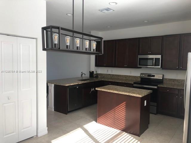 Building Photo - 11756 SW 13th Ct