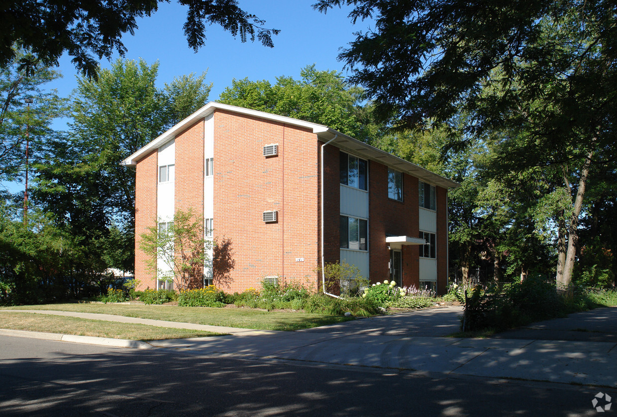 Primary Photo - 141 Spartan Ave