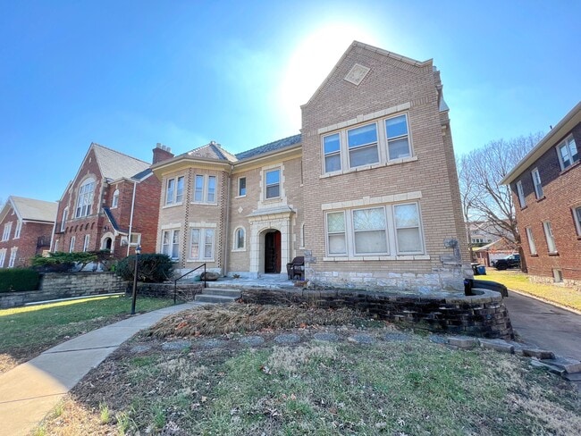 Building Photo - 7260 Pershing Ave