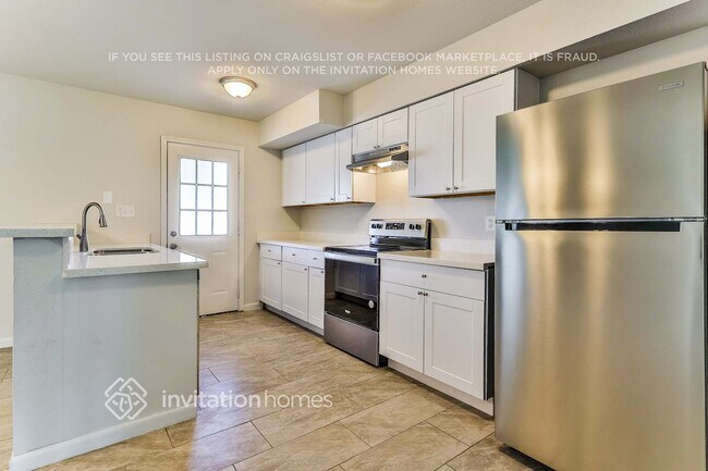 Building Photo - 4718 S Hazelton Ln