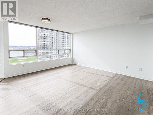Building Photo - 50 Kingsbridge Garden Cir