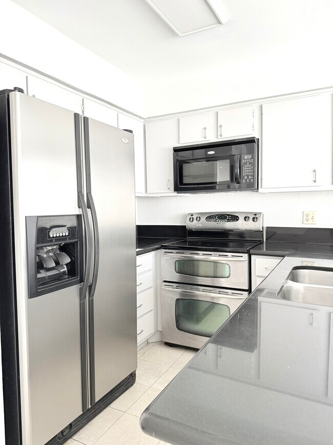 Foto del edificio - 11633 Village Pl Dr