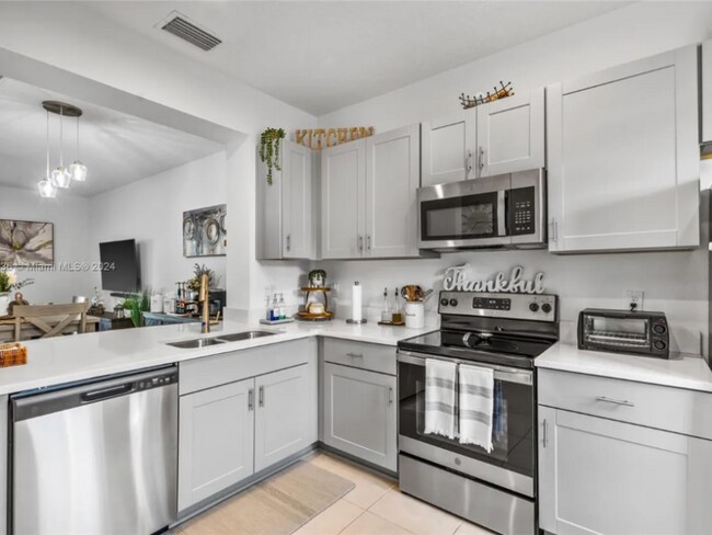 Foto del edificio - 6220 Fairmont Ln