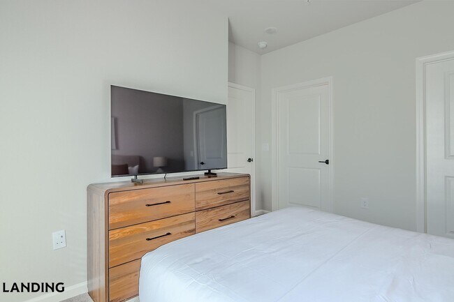 Foto del edificio - 1650 Harris Hill Rd