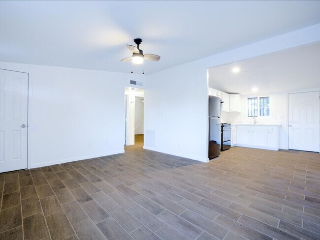 Building Photo - $ 500 OFF FIRST MONTHS RENT!