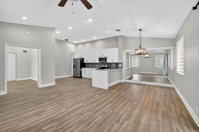 Foto del edificio - 851 NW 42nd Pl