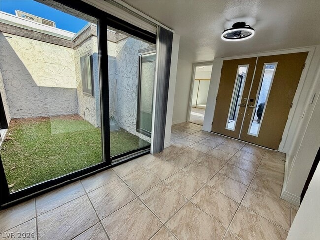 Building Photo - 3073 Conquista Ct