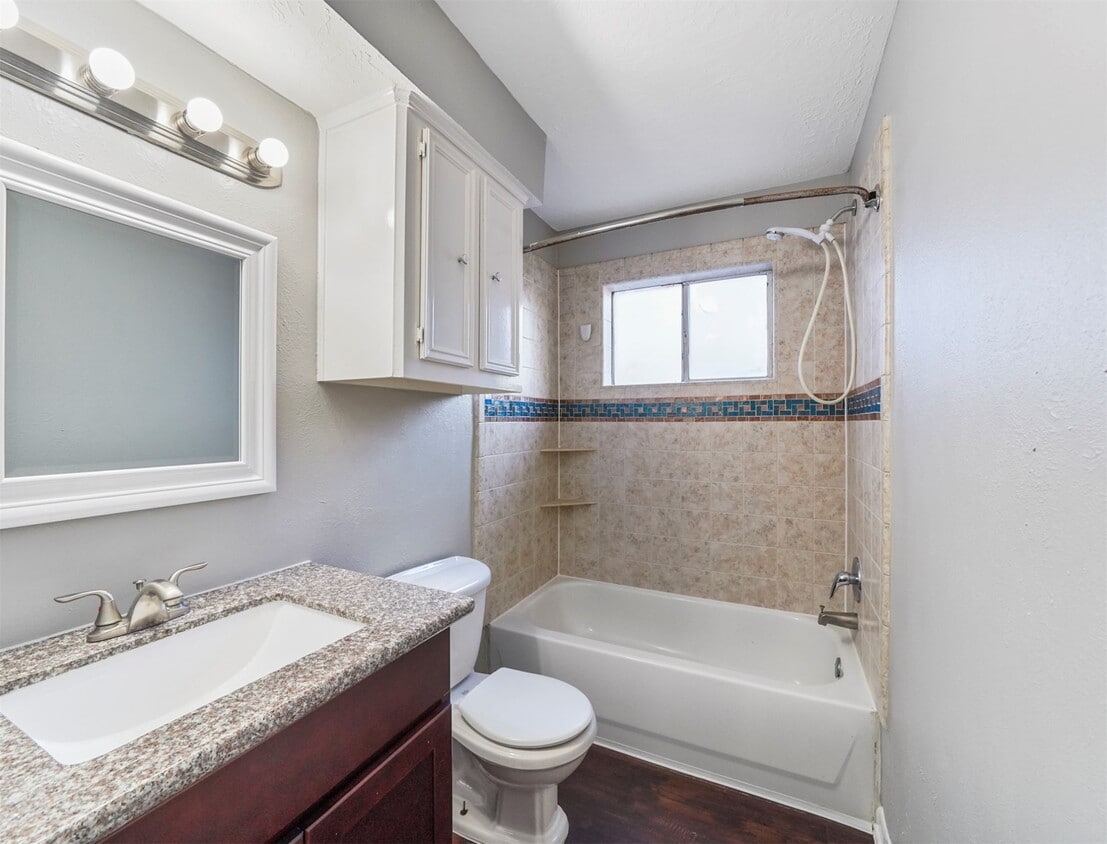 Foto principal - 4139 Scone St