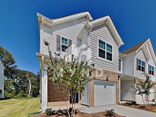 Building Photo - 3 br, 2.5 bath Townhome - 137 Eagle Chase Dr