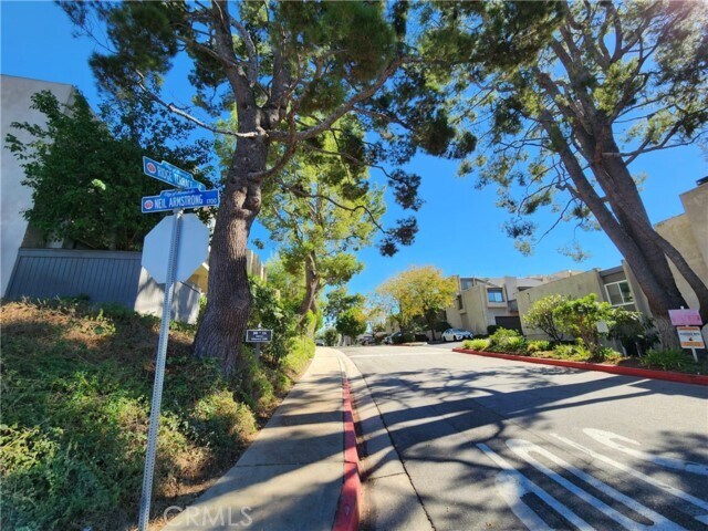 Foto del edificio - 219 Ridge Terrace Ln
