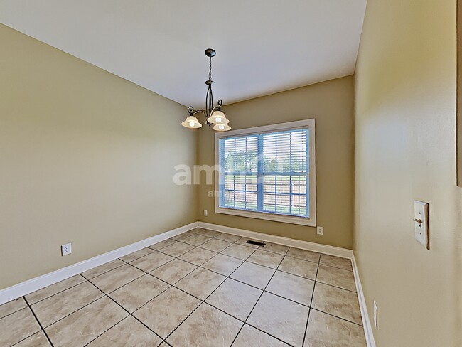 Building Photo - 519 Agate Dr