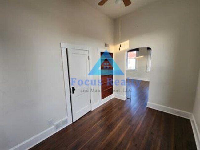 Foto del edificio - 426 E Wheeling St