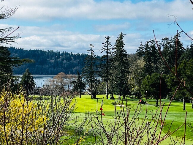 Building Photo - Fully Furnished Bainbridge Unit on Wing Po...