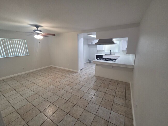 Foto del edificio - 3613 N Calmgrove Ave