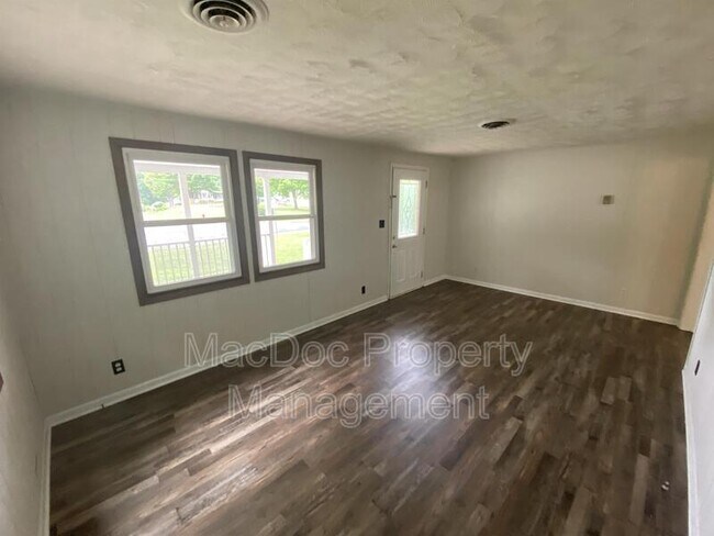Building Photo - 10935 Deerfield Dr