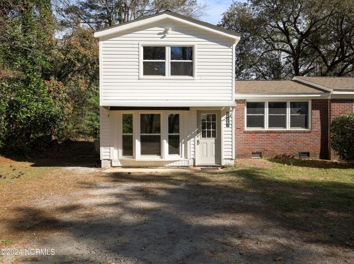 Primary Photo - 1190 Blue Creek Rd