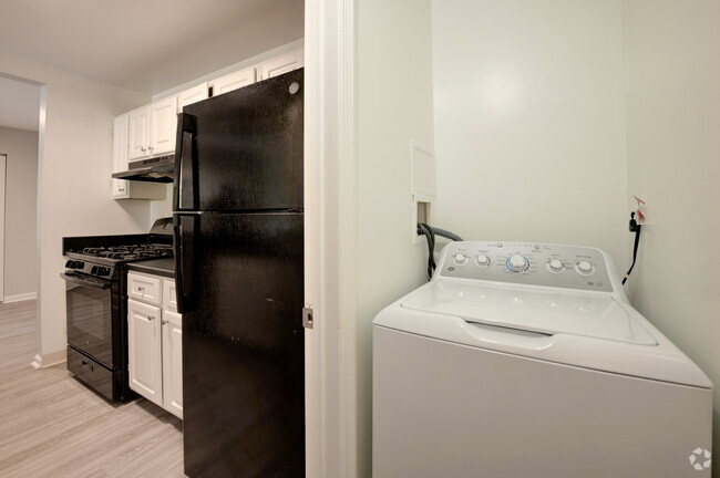 2BR,2BA - 954 SF - In-Unit Laundry - Boulder Pointe Apartments