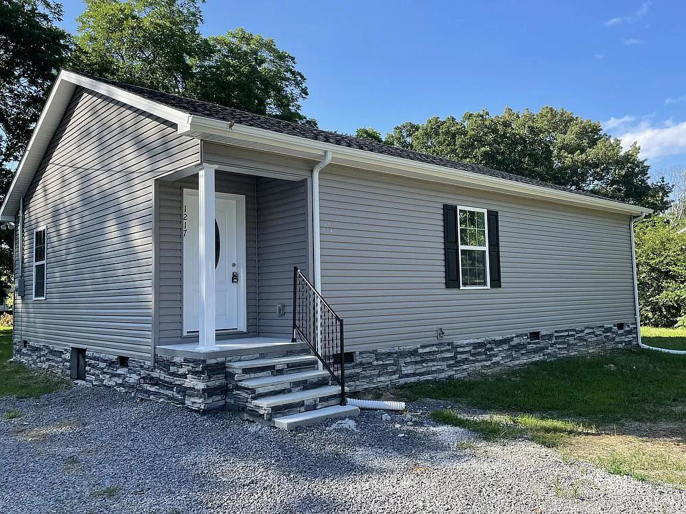 1217 E Lauderdale St, Tullahoma, TN 37388 House Rental in Tullahoma, TN