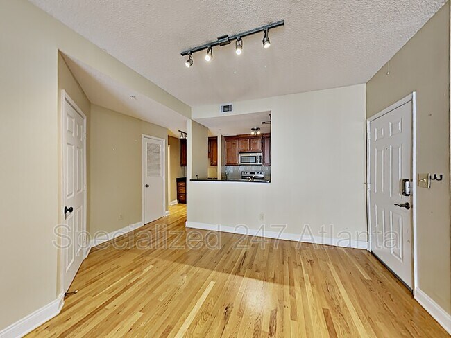 Foto del edificio - 1075 Peachtree Walk NE