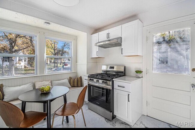 Foto del edificio - 24 Lamar Dr