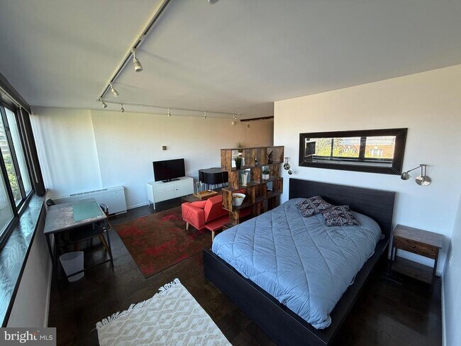 Foto del edificio - 2030 F St NW