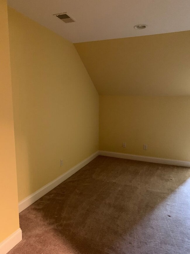 Building Photo - 136 Nickolas Cir