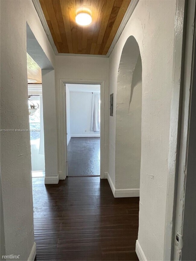 Foto del edificio - 7 br, 5 bath House - 1680 NW 22nd Ct # A